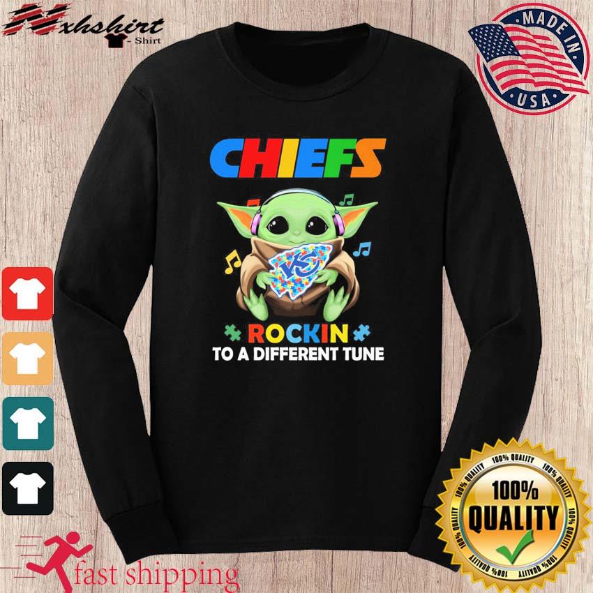 Kansas City Chiefs Baby Yoda Star Wars Patrick Mahomes Holding Super Bowl  Trophy T Shirt – Horgadis Store